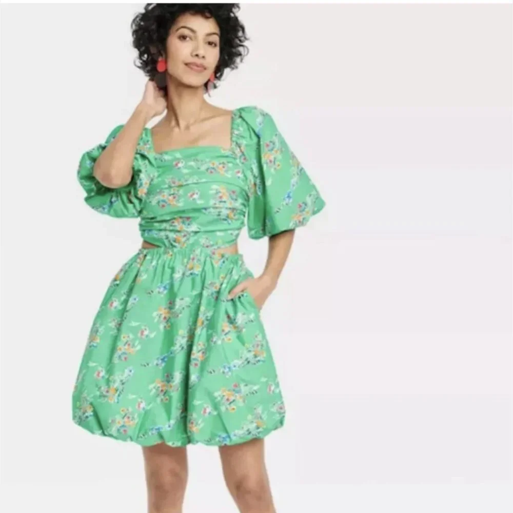 NWT Bubble Hem 100% Cotton Kelly Green Puff Sleeve Cut Out Dress - Size Large - Picture 1 of 5